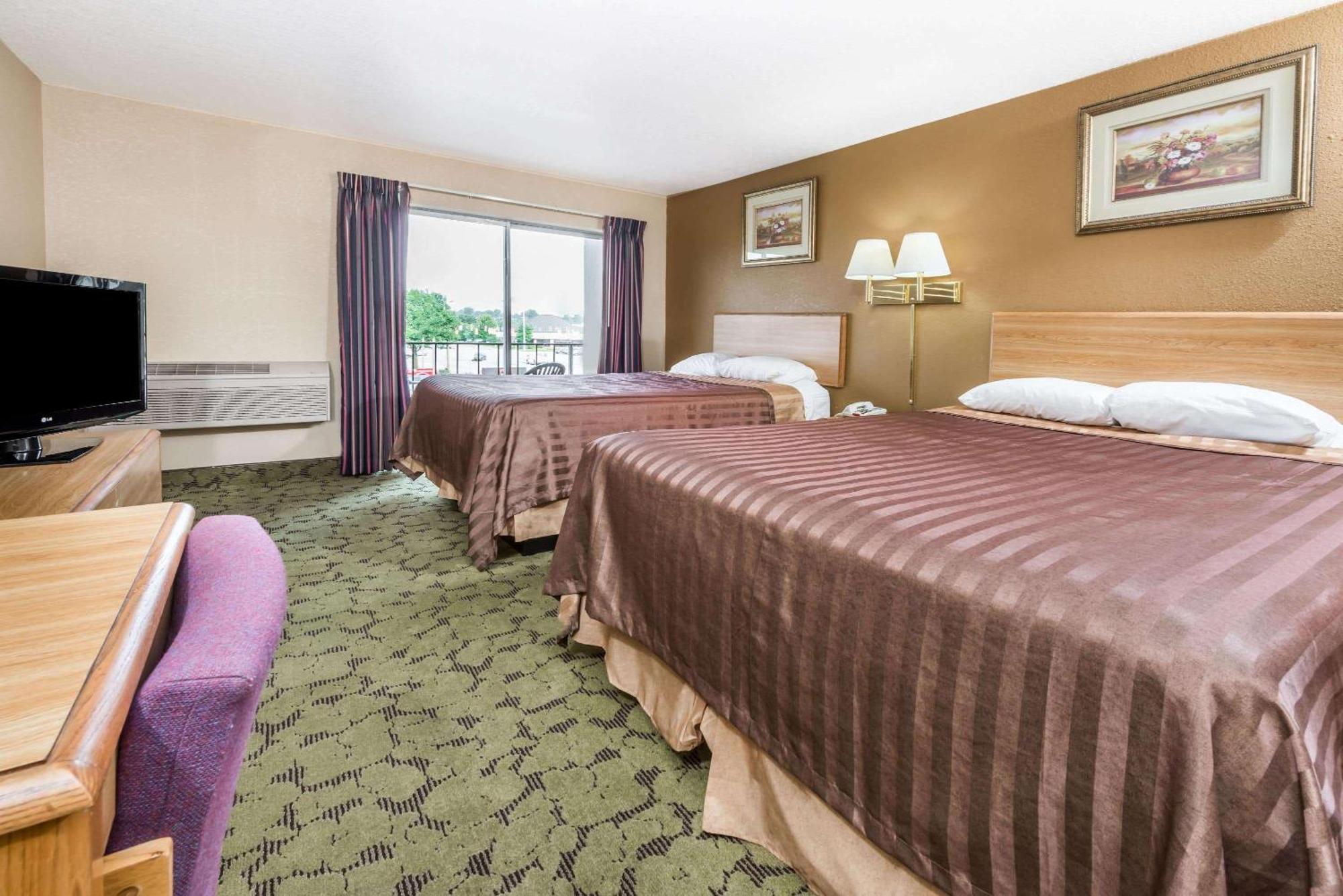 Travelodge By Wyndham Bloomington Exteriör bild